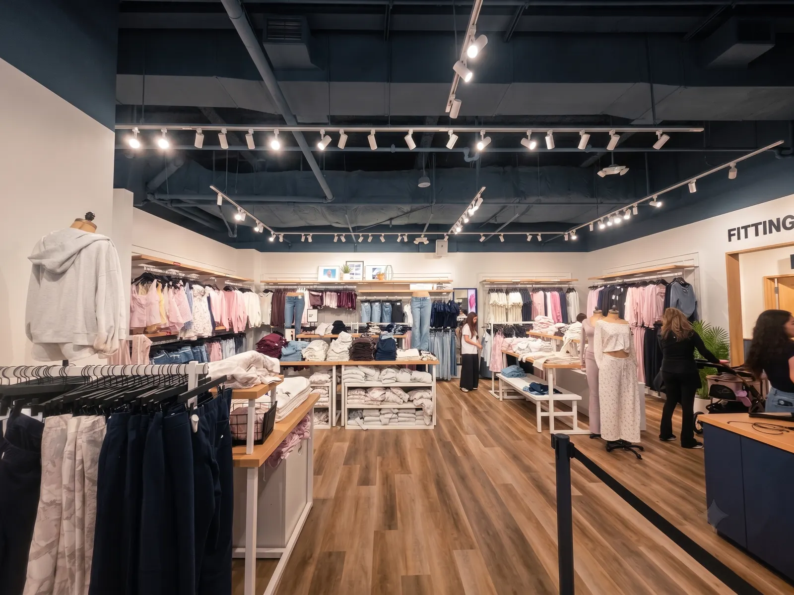 Commercial retail fit-out by Eara Contracting